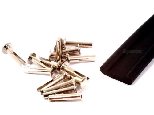 BONNET RUBBER WITH RIVETS FOR FORDSON DEXTA SUPER DEXTA TRACTORS.