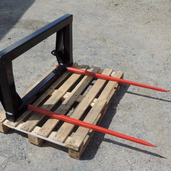 BALE SPIKE WITH EURO LOADER BRACKETS.