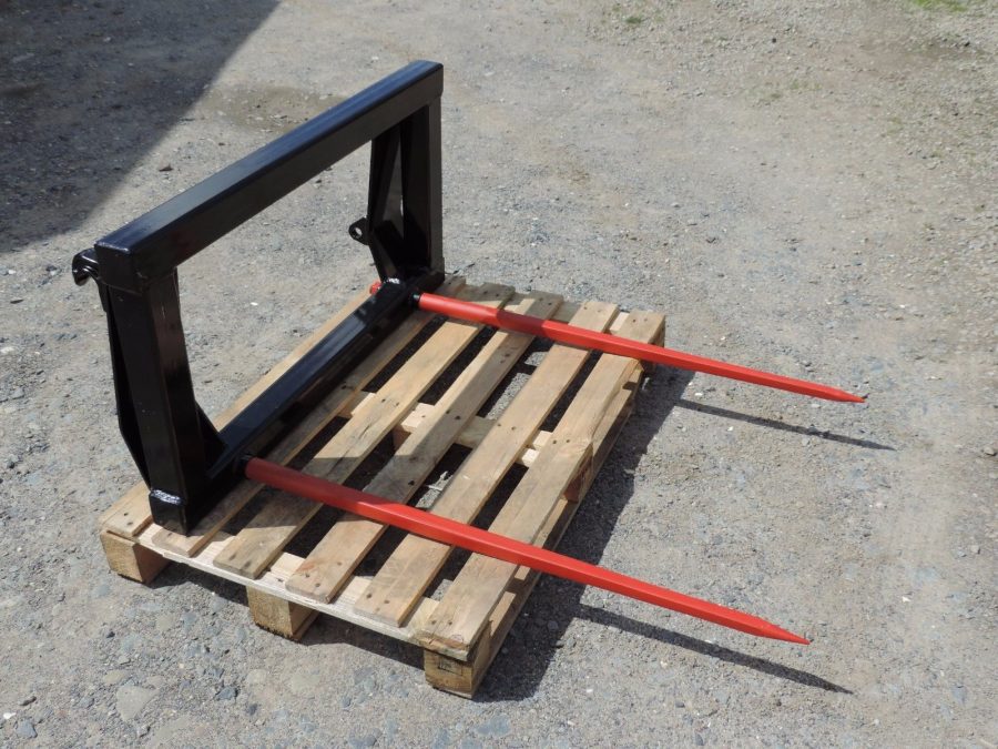 BALE SPIKE WITH EURO LOADER BRACKETS.