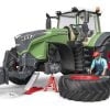BRUDER FENDT 1050 VARIO TRACTOR WITH MECHANIC AND GARAGE EQUIPMENT 1:16 SCALE - Image 4