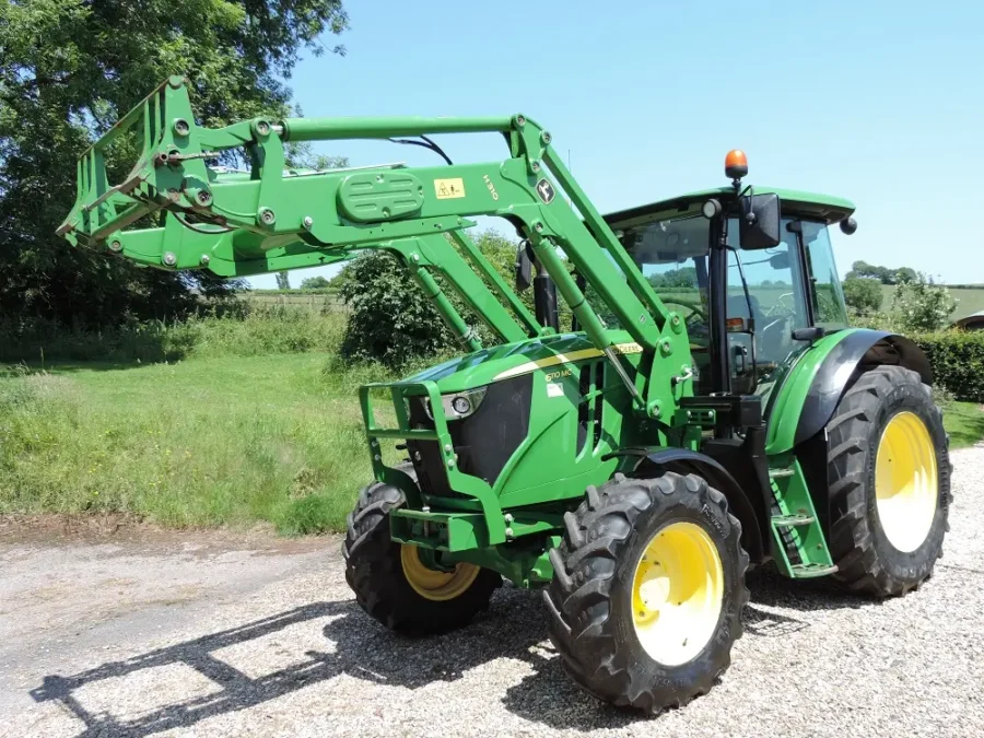 2015 John Deere 6110MC 4WD Tractor c/w John Deere 623R loader.