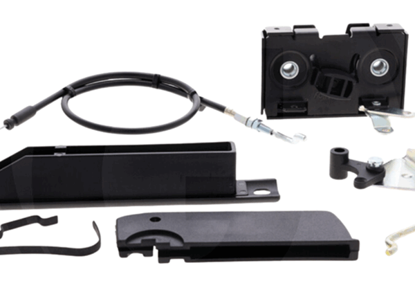 L/H INNER DOOR LATCH ASSEMBLY FOR CASE IH JXU & MXM SERIES TRACTORS.