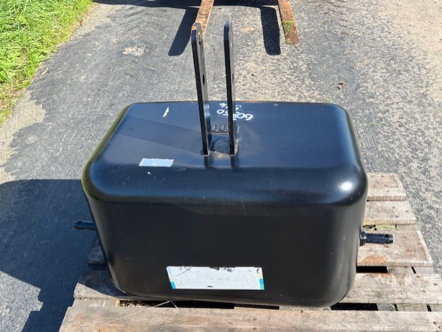 600KG CAT 2 TRACTOR THREE POINT LINKAGE CONCRETE FRONT WEIGHT. - Image 4