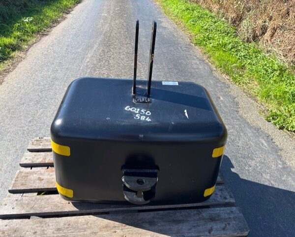 600KG CAT 2 TRACTOR THREE POINT LINKAGE CONCRETE FRONT WEIGHT.